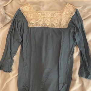 quarter length shirt with lace collar shirt